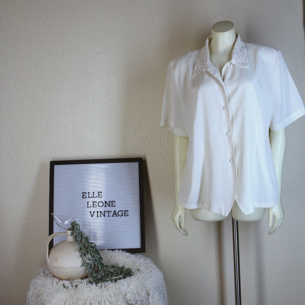 Kathie Lee || White Lace Detailed Collar Button-Down Shirt